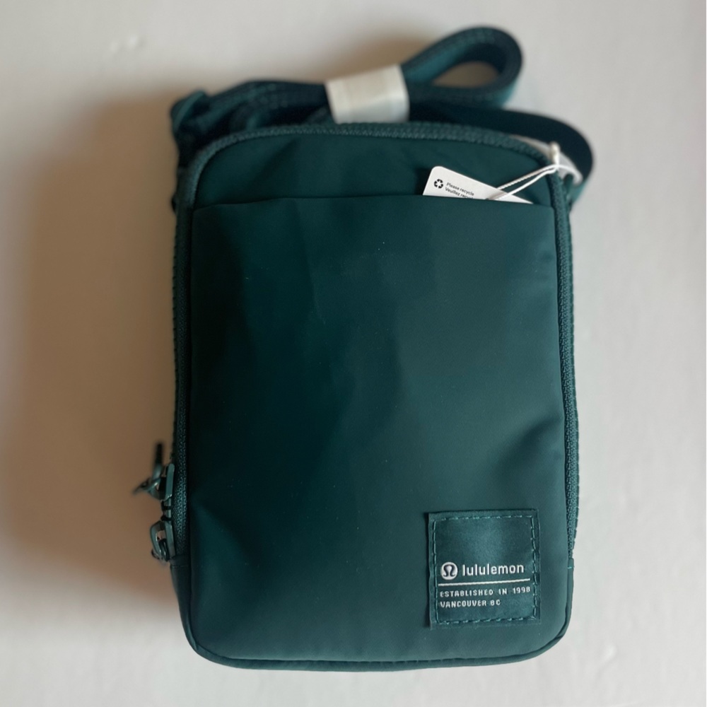 Lululemon Easy Access Crossbody Bag 1.5L NWT Teal - Picture 3 of 4